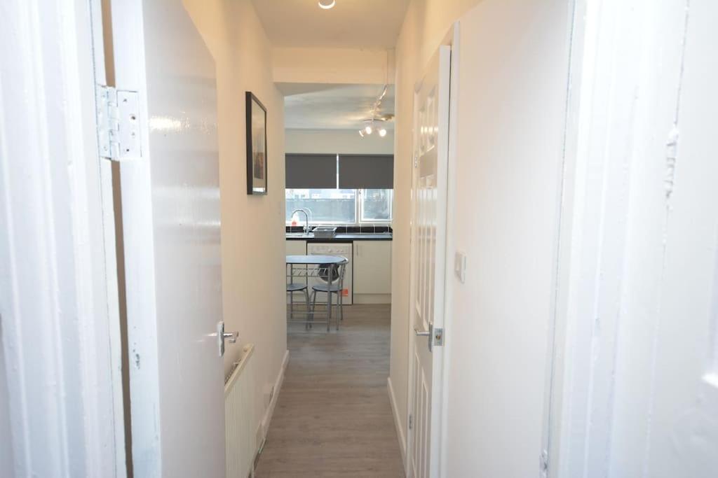 4 Bedroom House In East Londen Buitenkant foto