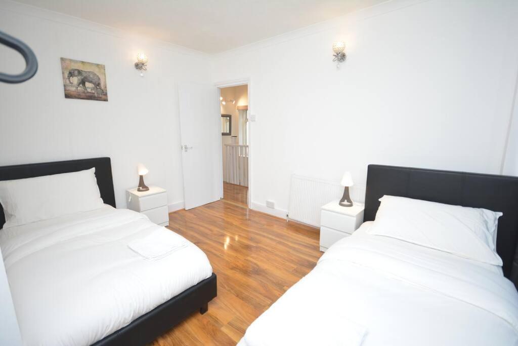4 Bedroom House In East Londen Buitenkant foto